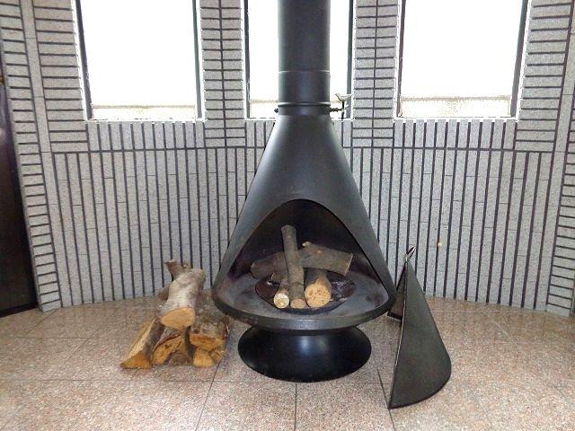 Living. Wood-burning stove