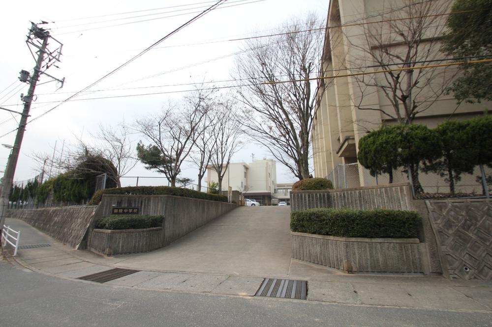 Junior high school. Ōnojō standing tomb until junior high school 980m