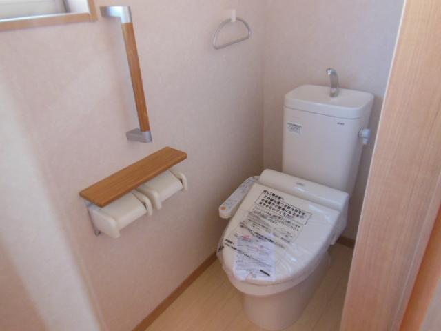 Toilet. (1 Building) second floor toilet