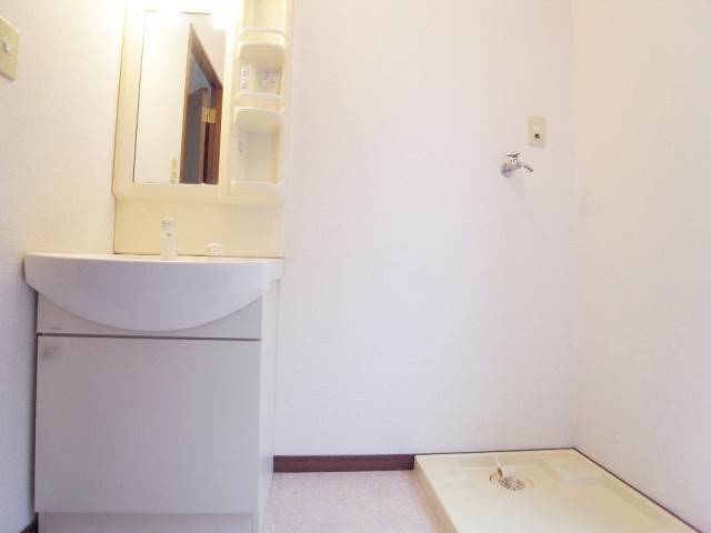 Washroom. Wide ~ There basin dressing room have