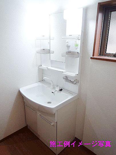 Wash basin, toilet. Washbasin with shower