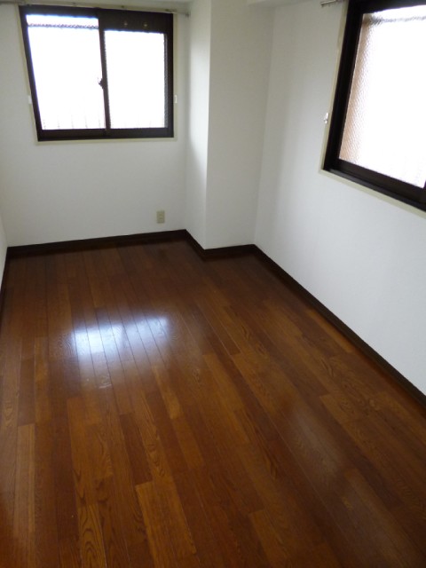 Other room space. 5.4 is a bright Western-style tatami