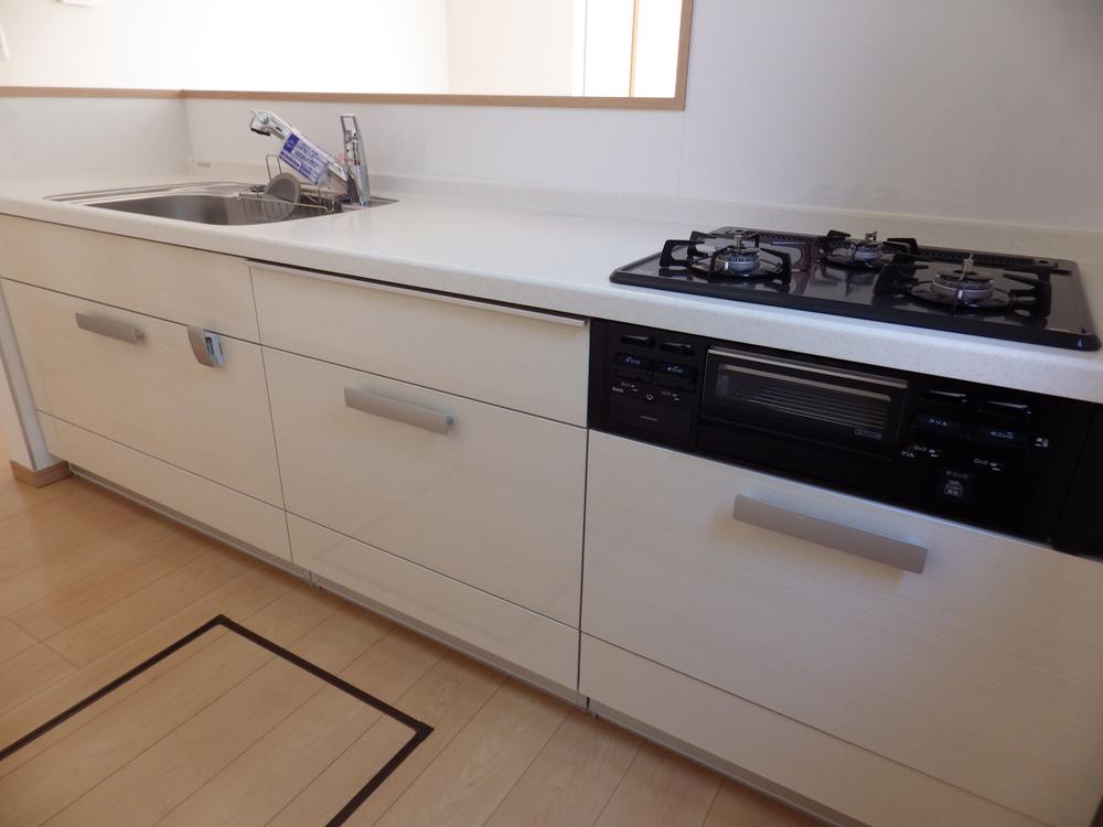 Same specifications photo (kitchen). Gas stove comes with a 3-neck in the system Kitchen.