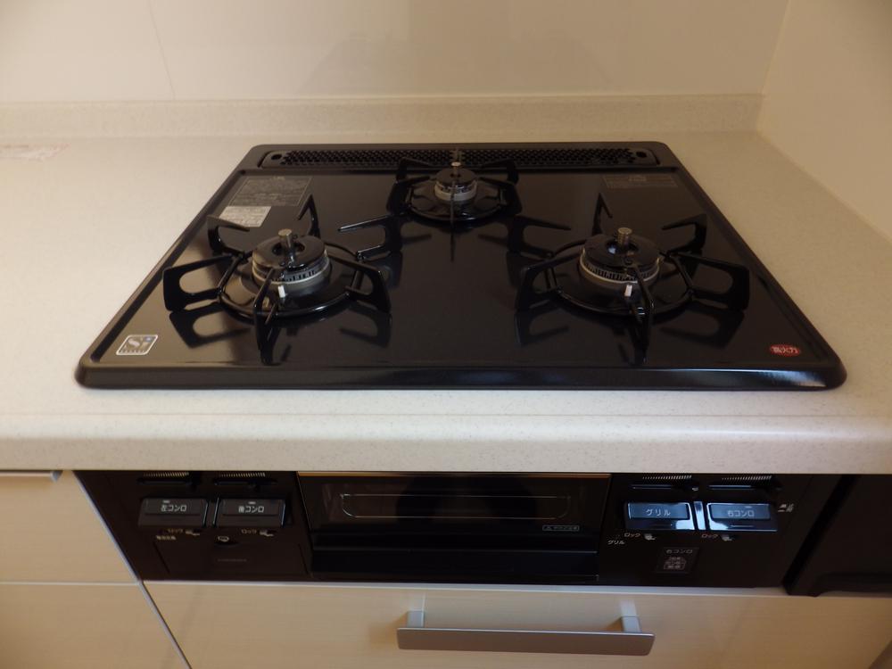 Same specifications photo (kitchen). 3-neck gas stove