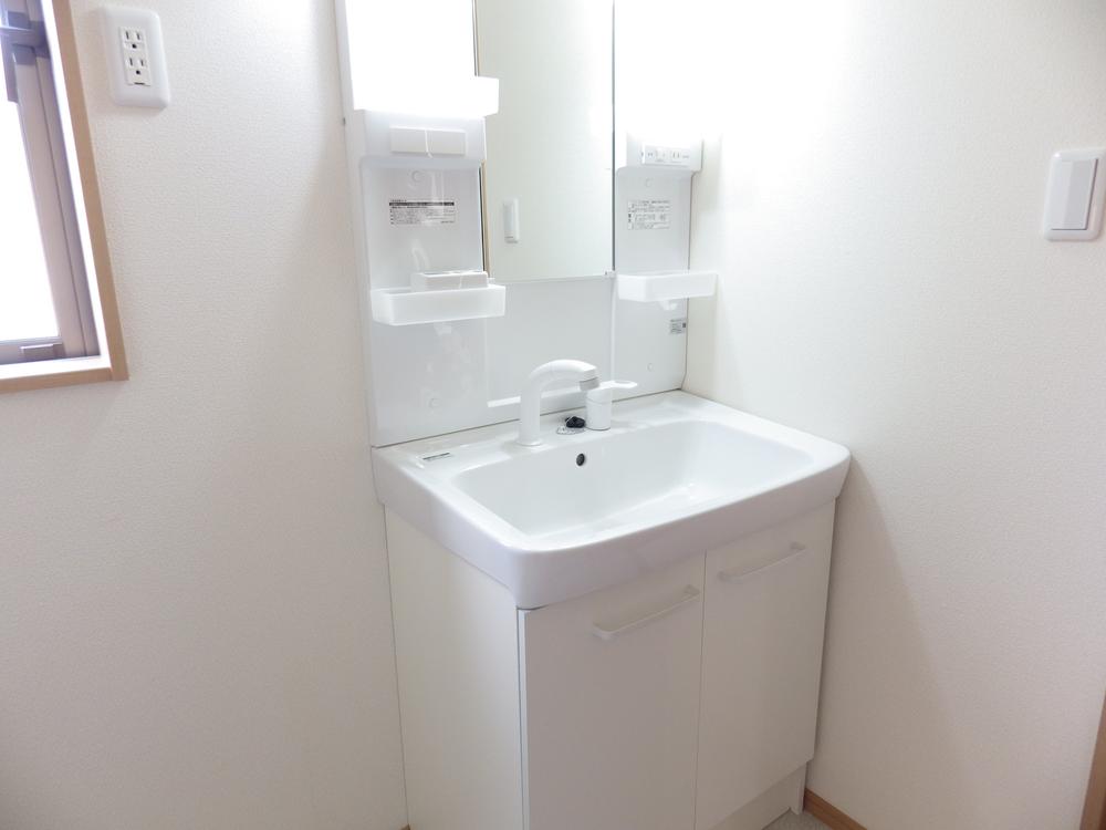Wash basin, toilet. Vanity of the same specification