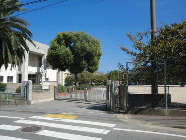 Primary school. 799m until onojo stand Onohigashi elementary school (elementary school)