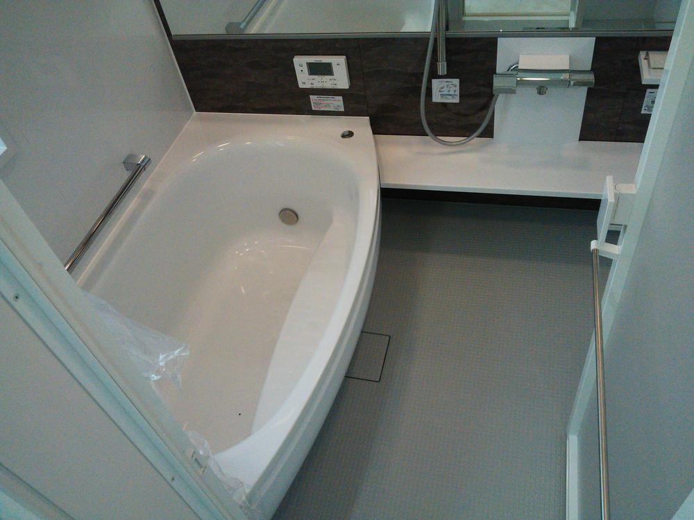 Bathroom. 1620 (1.25 square meters) size, Economical thermos bathtub!