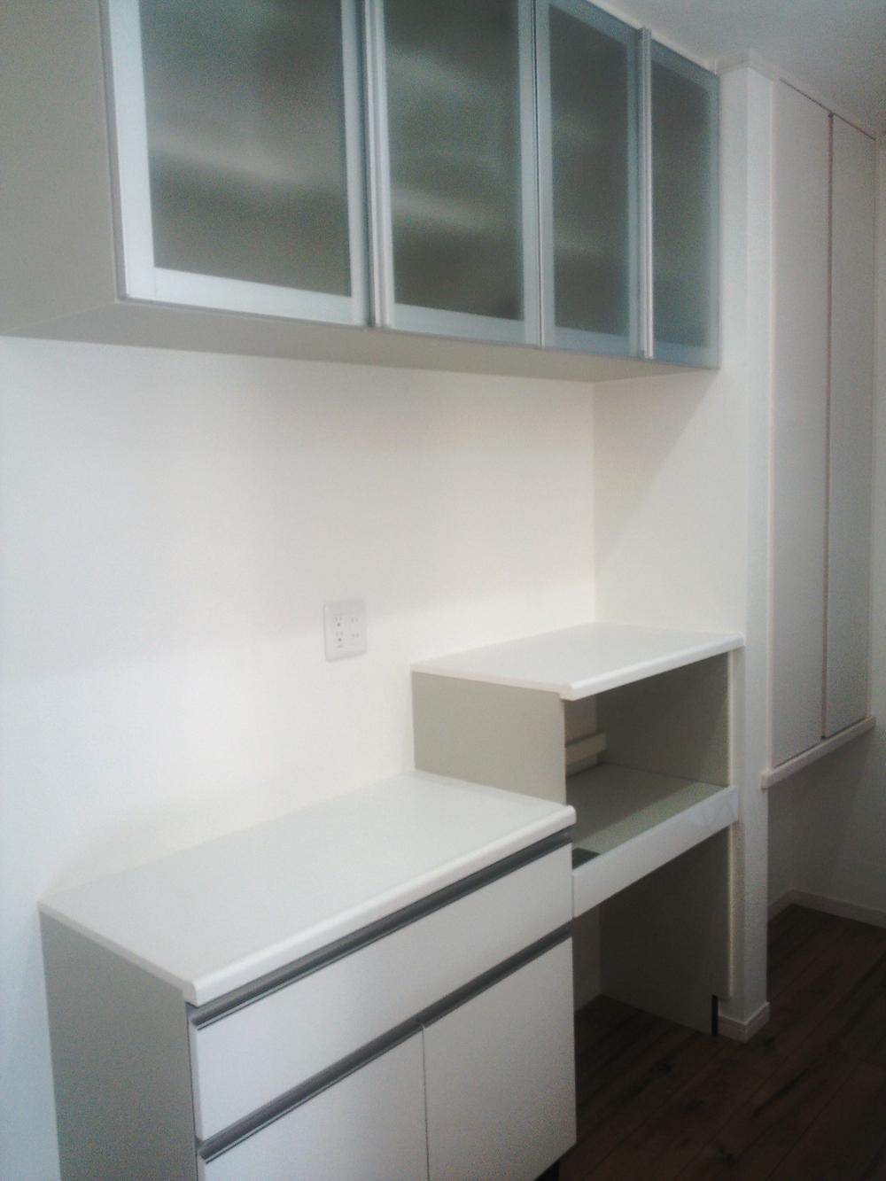 Kitchen. Convenient, Neat, Cup board is standard specification that get used to smile!
