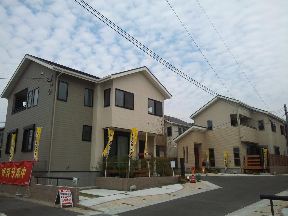 Local appearance photo. "Smart & Eco" all-electric housing superior to Ōnojō Kawakubo to convenience! Is the sale of 2 House after thank you! Sunlight was realized a cozy building with a brightness and airy collection.