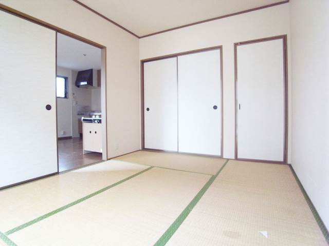 Other room space. It is good when the Japanese-style room also 1 room