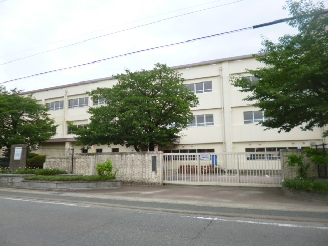 Primary school. Ōnojō stand Onokita elementary school (elementary school) 700m to