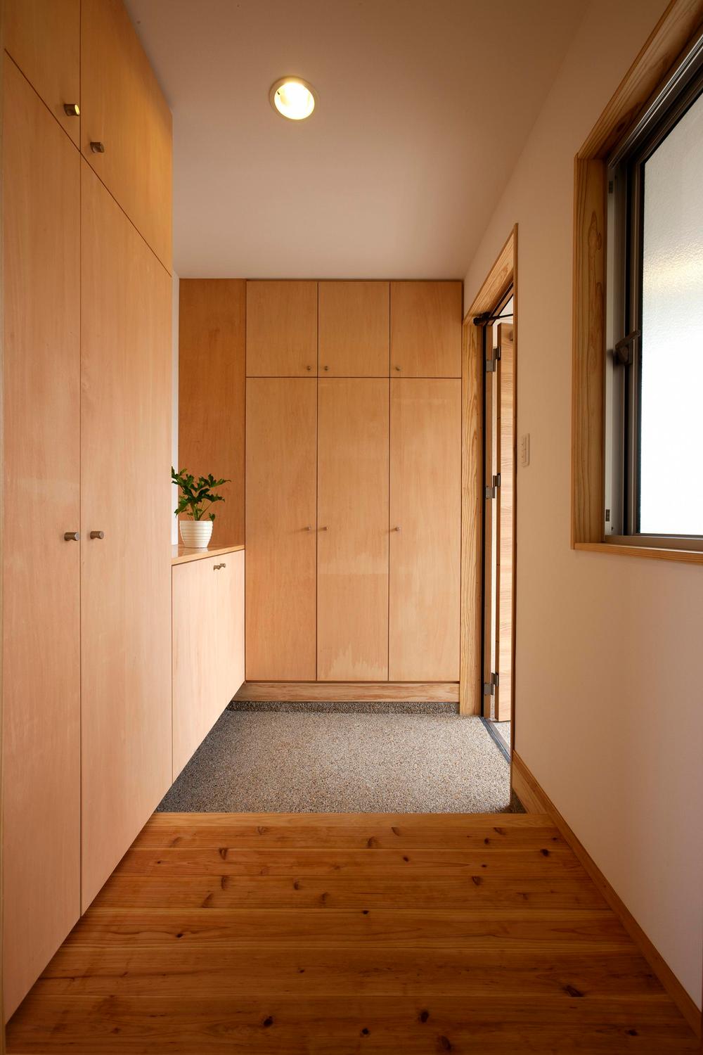 Entrance. Entrance housed friendly tree warmth of Shinabenia finish