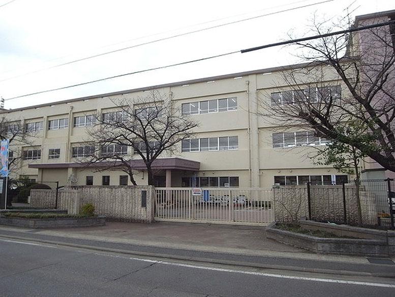 Primary school. Onokita 630m walk about 8 minutes to elementary school
