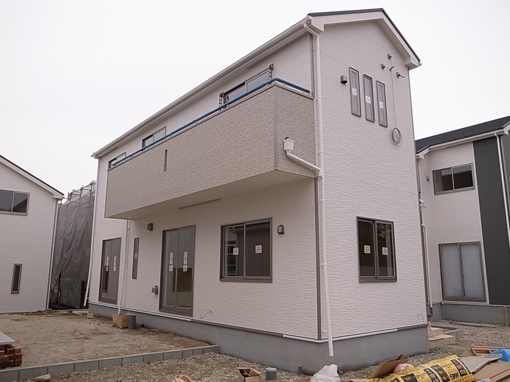 Local appearance photo. ◆ 4 Building ◆ It is a color that timeless combination of ivory system in white