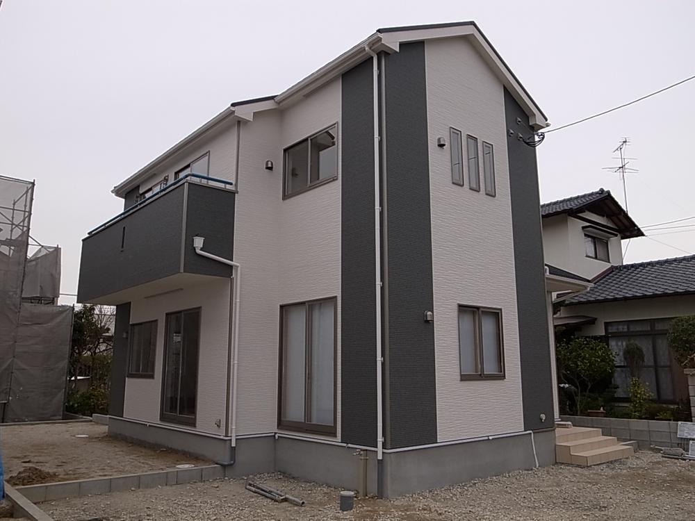 Local appearance photo. ◆ 5 Building ◆ It is the appearance of a chic atmosphere that combines the navy based in White