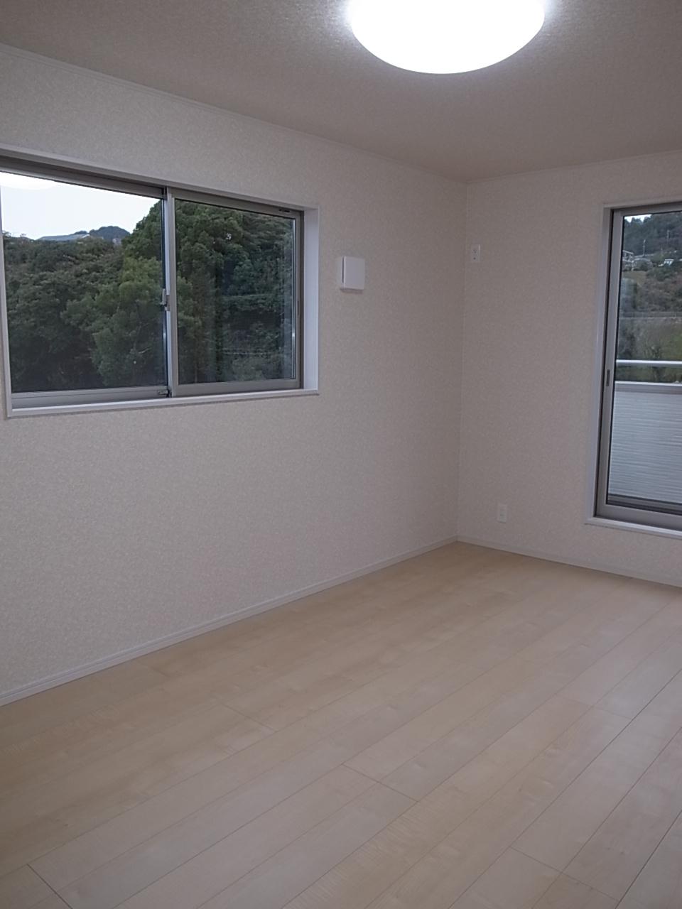 Model house photo. Since the pale shades of flooring, Also is perfect coordination of the furniture