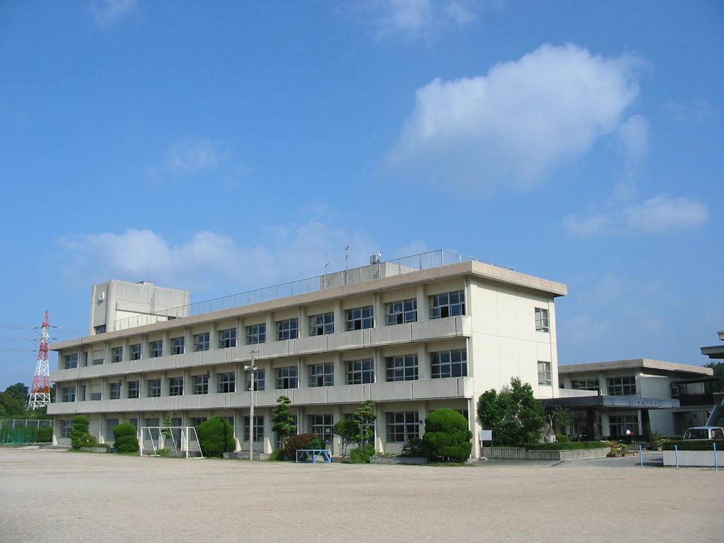 Junior high school. Tomb 1300m until junior high school (junior high school)