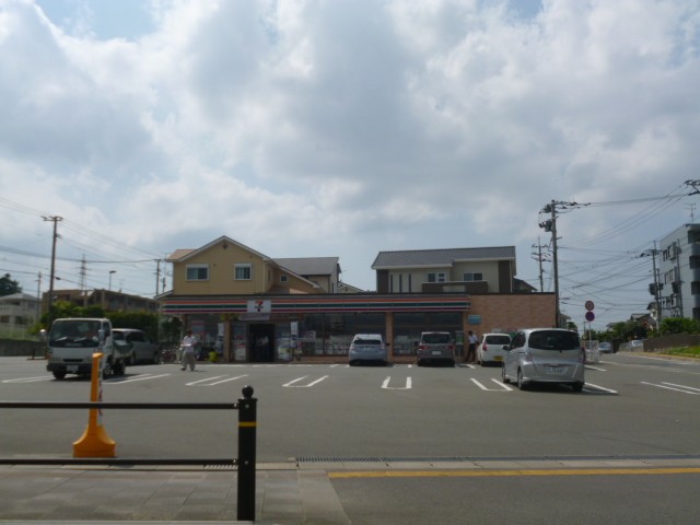 Convenience store. Seven-Eleven Onojo Kamiori store up (convenience store) 400m