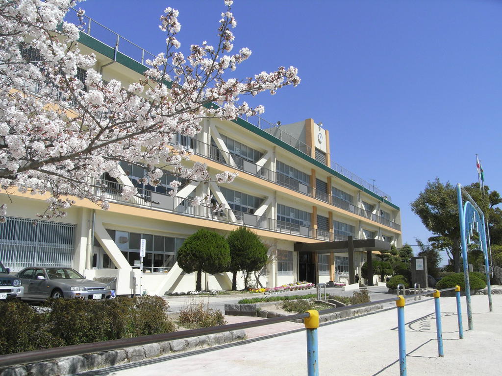 Primary school. 614m until onojo stand Onominami elementary school (elementary school)
