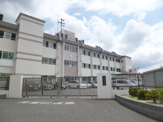 Primary school. Ōnojō stand Onohigashi elementary school (elementary school) up to 500m