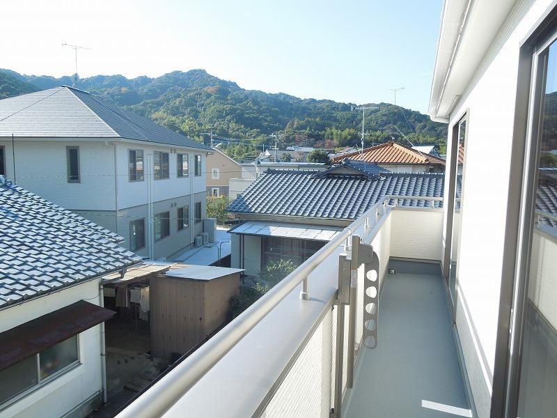 Balcony. The south side is with a wide balcony (^_^) / The best is to hang out futon! !