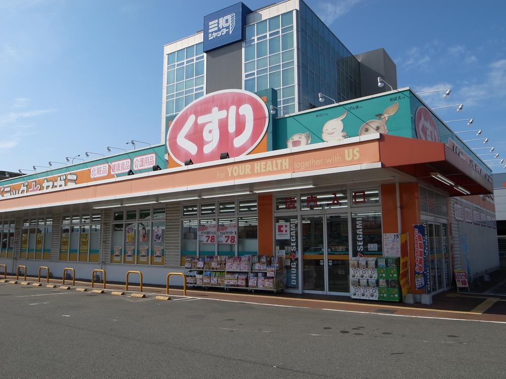 Drug store. It aligns anything to everyday goods from to drag Segami Mikasagawa shop 1090m something useful drugstore medical products ☆