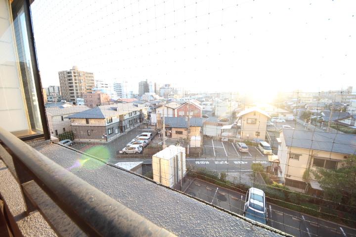 View photos from the dwelling unit. Indoor (12 May 2013) Shooting