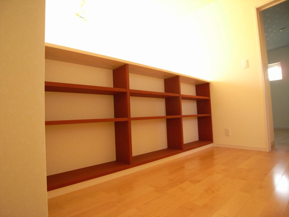 Other introspection. Bookshelf on the second floor hall, Books also plenty of storage.