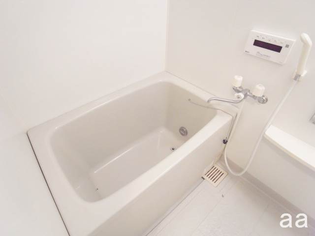 Bath. Realize the bathroom fully equipped comfortable bath time