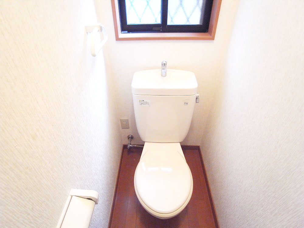 Toilet. Nor can ventilation intense smell because window (laughs)