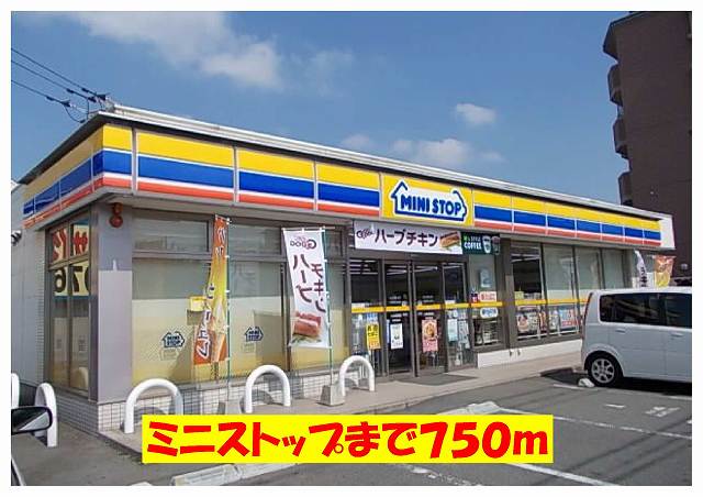 Convenience store. MINISTOP up (convenience store) 750m