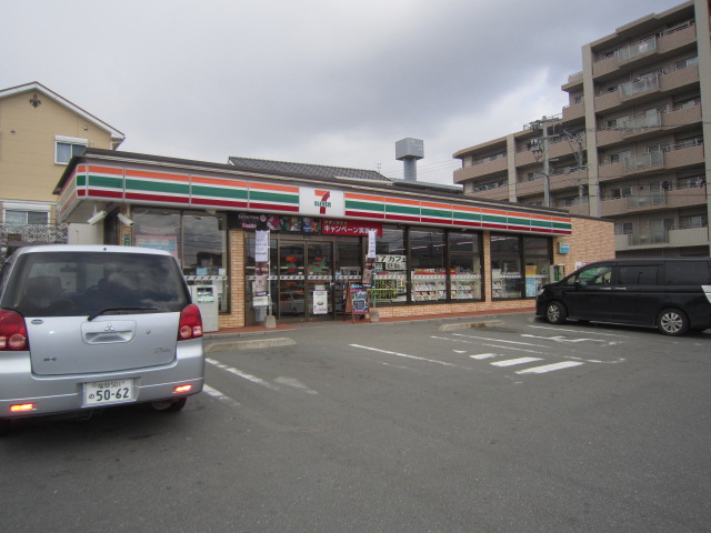 Convenience store. Seven-Eleven Onojo Kamiori store up (convenience store) 369m