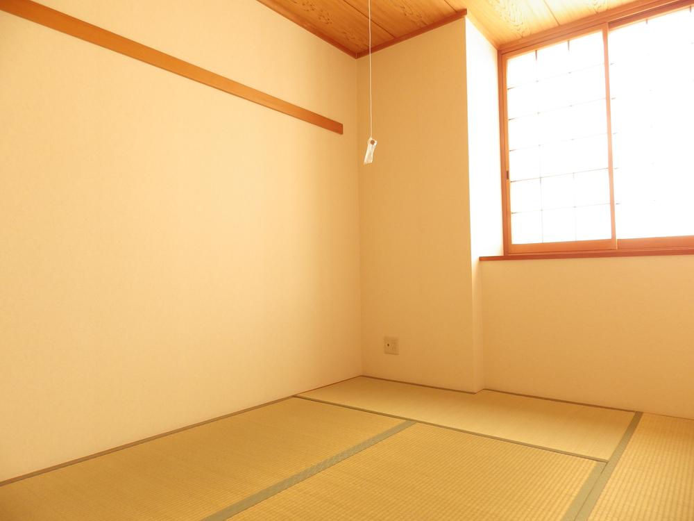 Other introspection. Bright Japanese-style room will come in handy at the time of visitor.