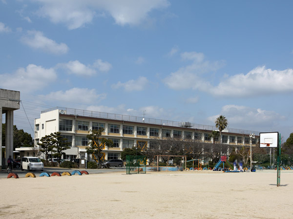 Surrounding environment. Ohno elementary school (a 10-minute walk / 740m)