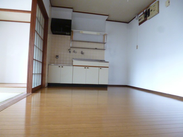 Other room space. It is another angle of dining