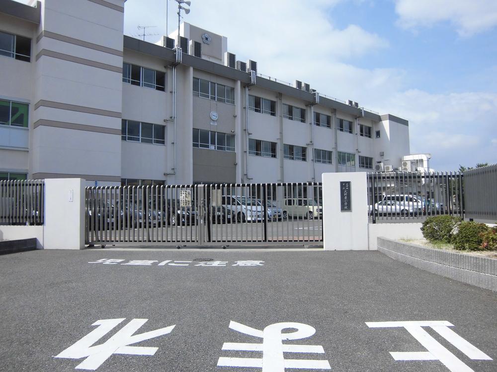 Primary school. Ōnojō stand Onohigashi to elementary school 705m