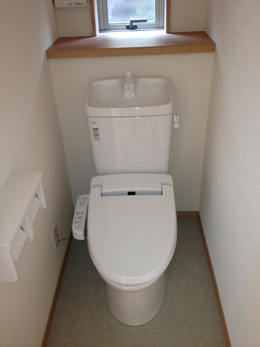 Toilet. It is different from the real thing.