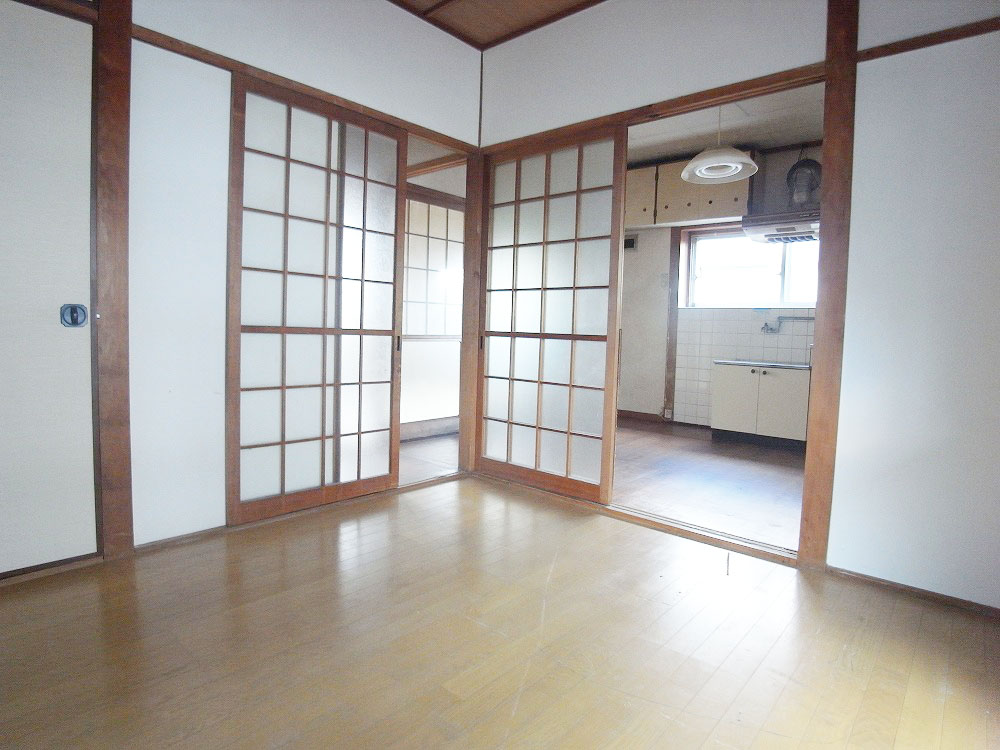 Living and room. Nishitetsu ・ Convenience preeminent JR double access