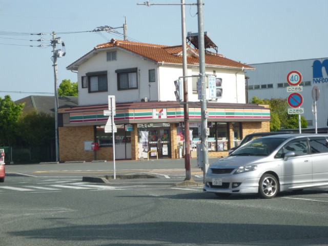 Convenience store. Seven-Eleven Yame 200m to Hiratsuka (convenience store)