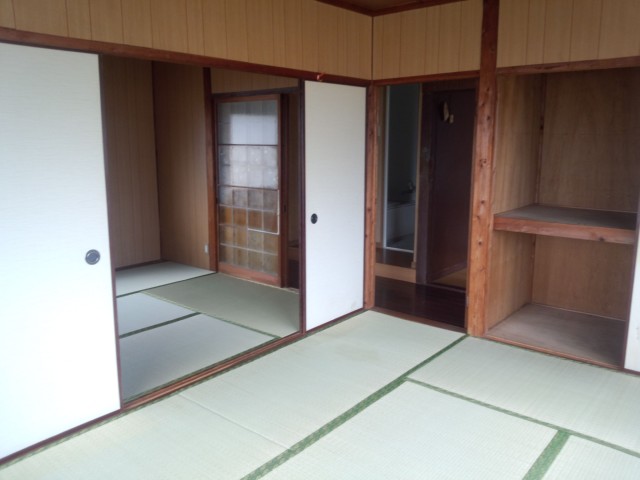 Other room space. It is a Japanese-style room is good