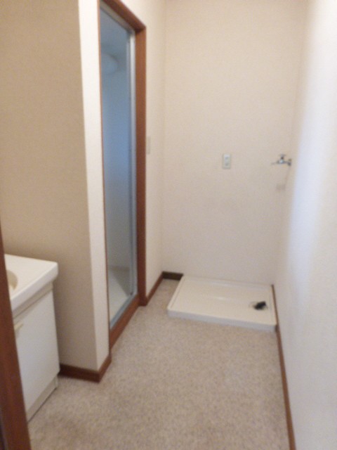 Other room space. Spacious washroom ☆