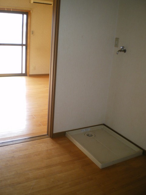 Other room space. Indoor Laundry Storage ☆ 