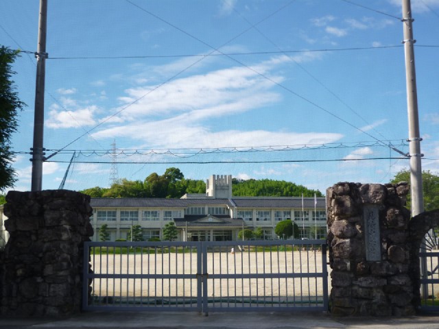 Junior high school. Misaki 900m until junior high school (junior high school)