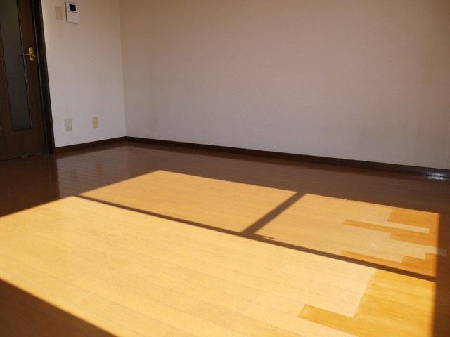 Other room space. Facing south in sunny ☆