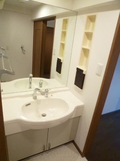 Wash basin, toilet. Wash basin of one side mirror