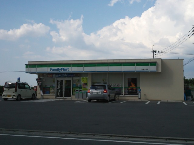 Convenience store. 600m to FamilyMart RyukeHara store (convenience store)