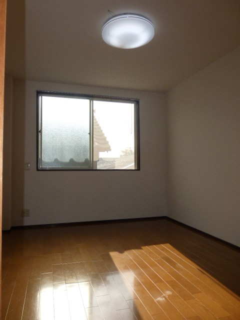 Living and room. Is a south-facing room ☆ 