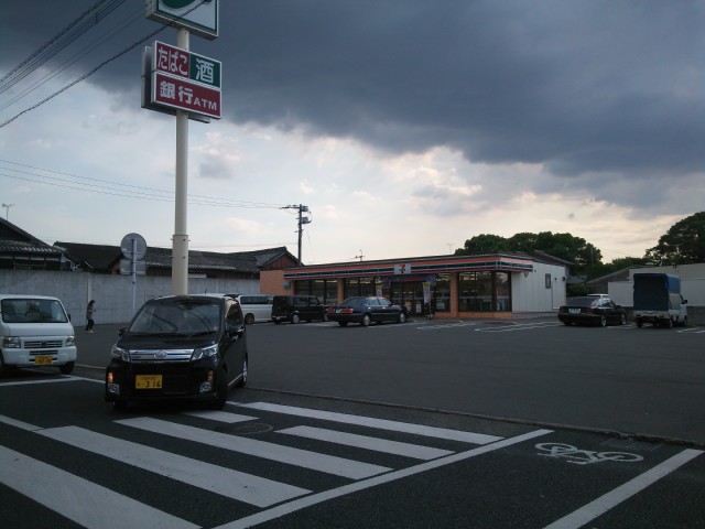 Convenience store. Seven-Eleven Yame Koen-dori store up (convenience store) 400m