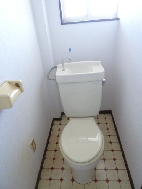 Toilet. It is with a window ☆