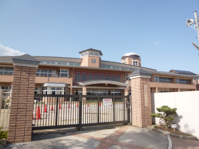 Primary school. Nakahiro 2200m River up to elementary school (elementary school)